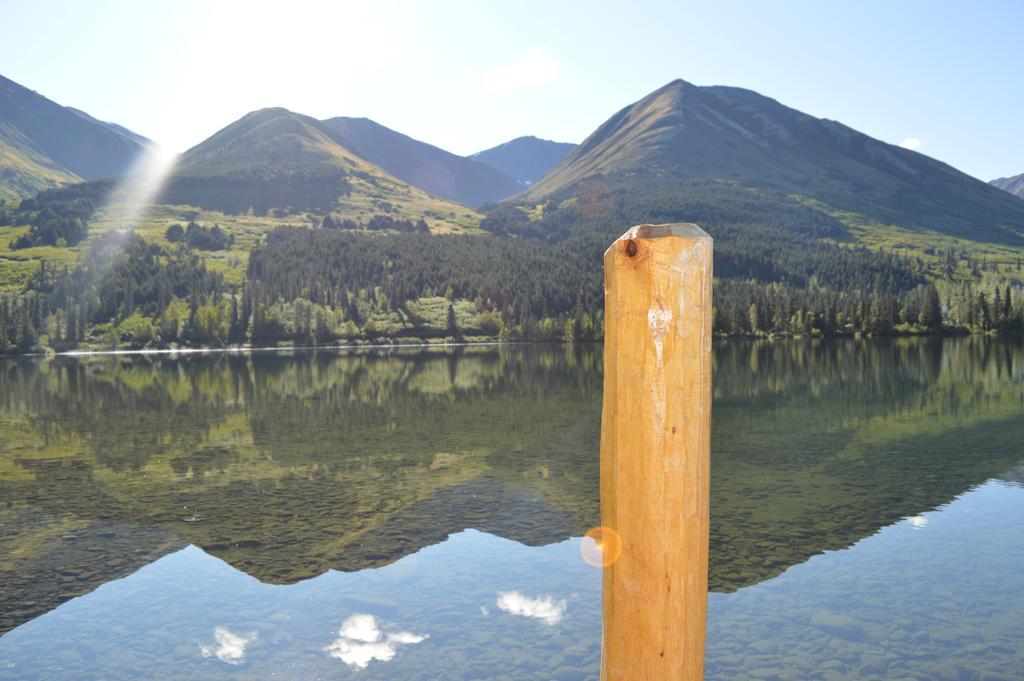 Summit Lake Lodge Eksteriør bilde