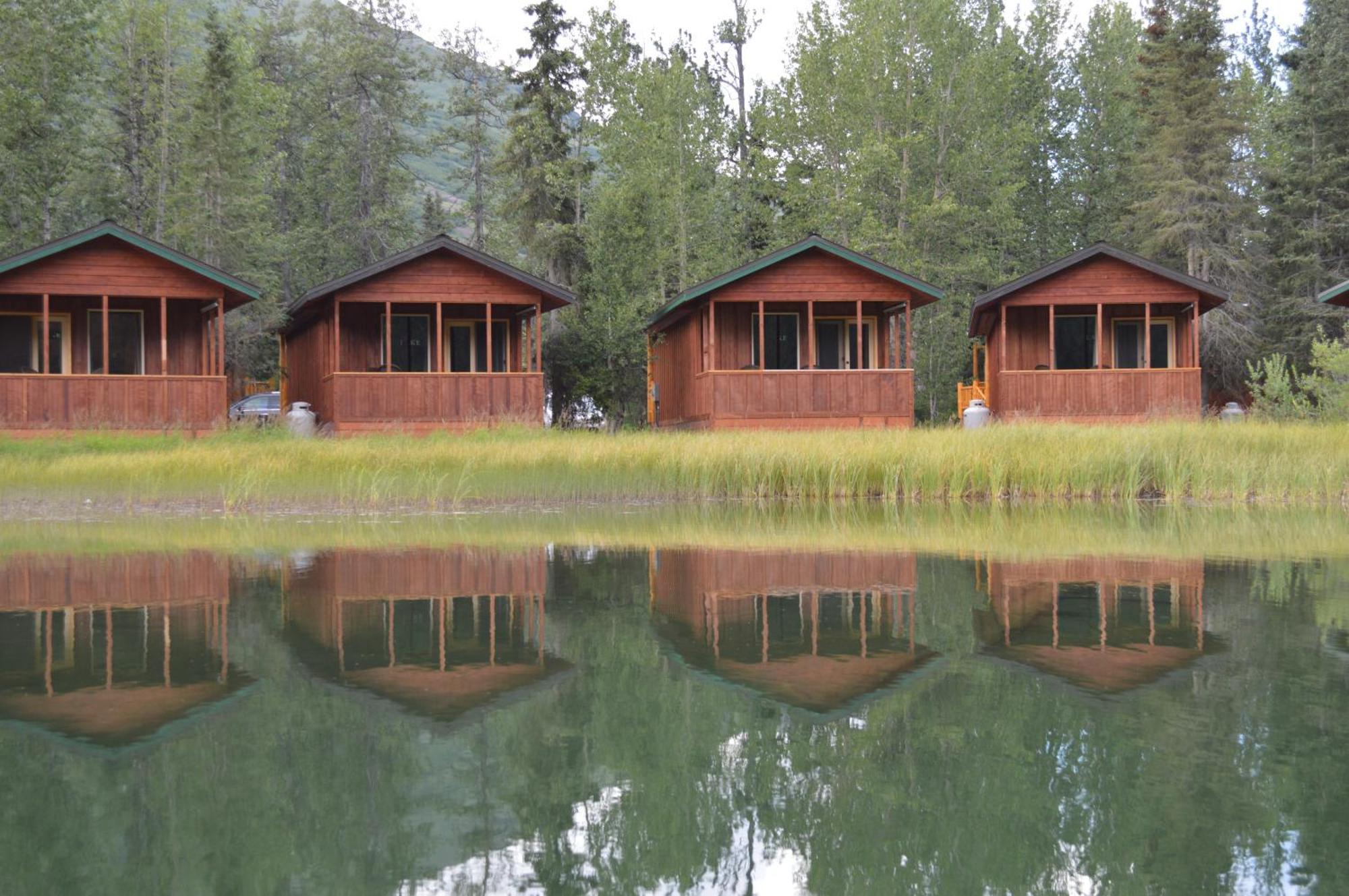 Summit Lake Lodge Eksteriør bilde