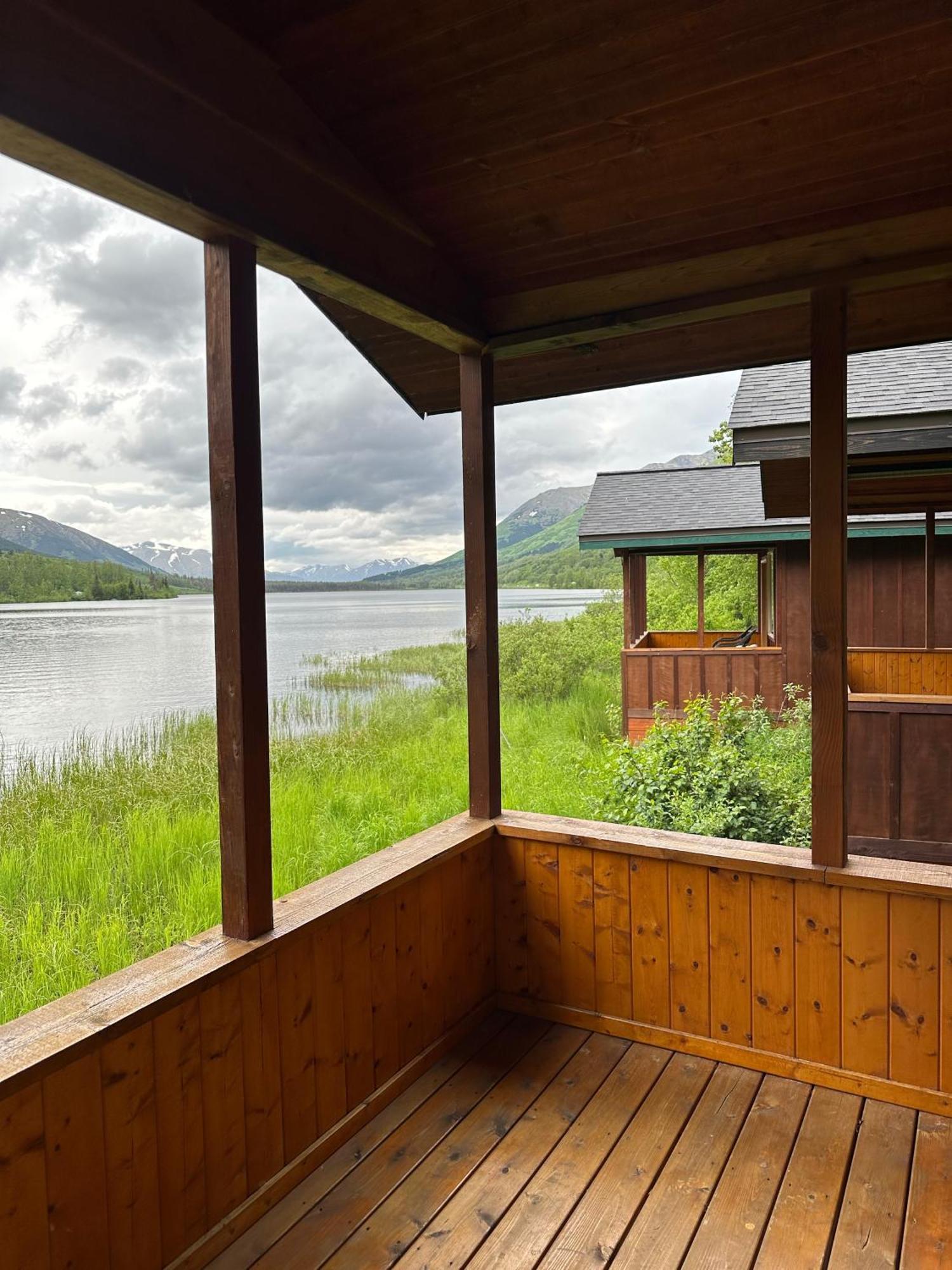 Summit Lake Lodge Eksteriør bilde