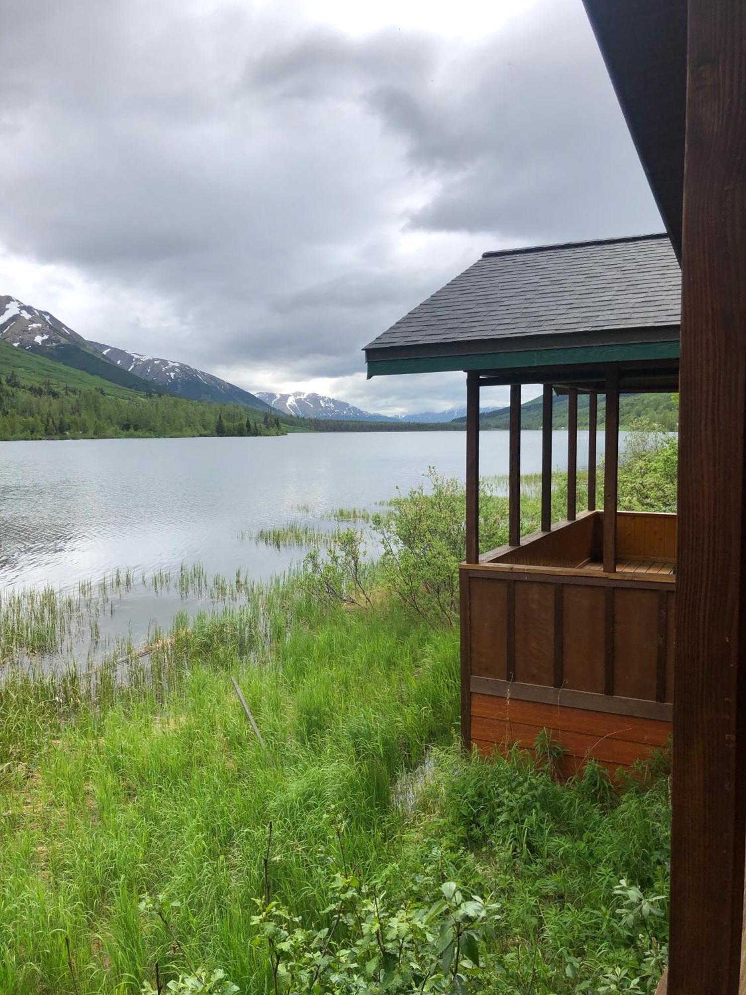Summit Lake Lodge Eksteriør bilde