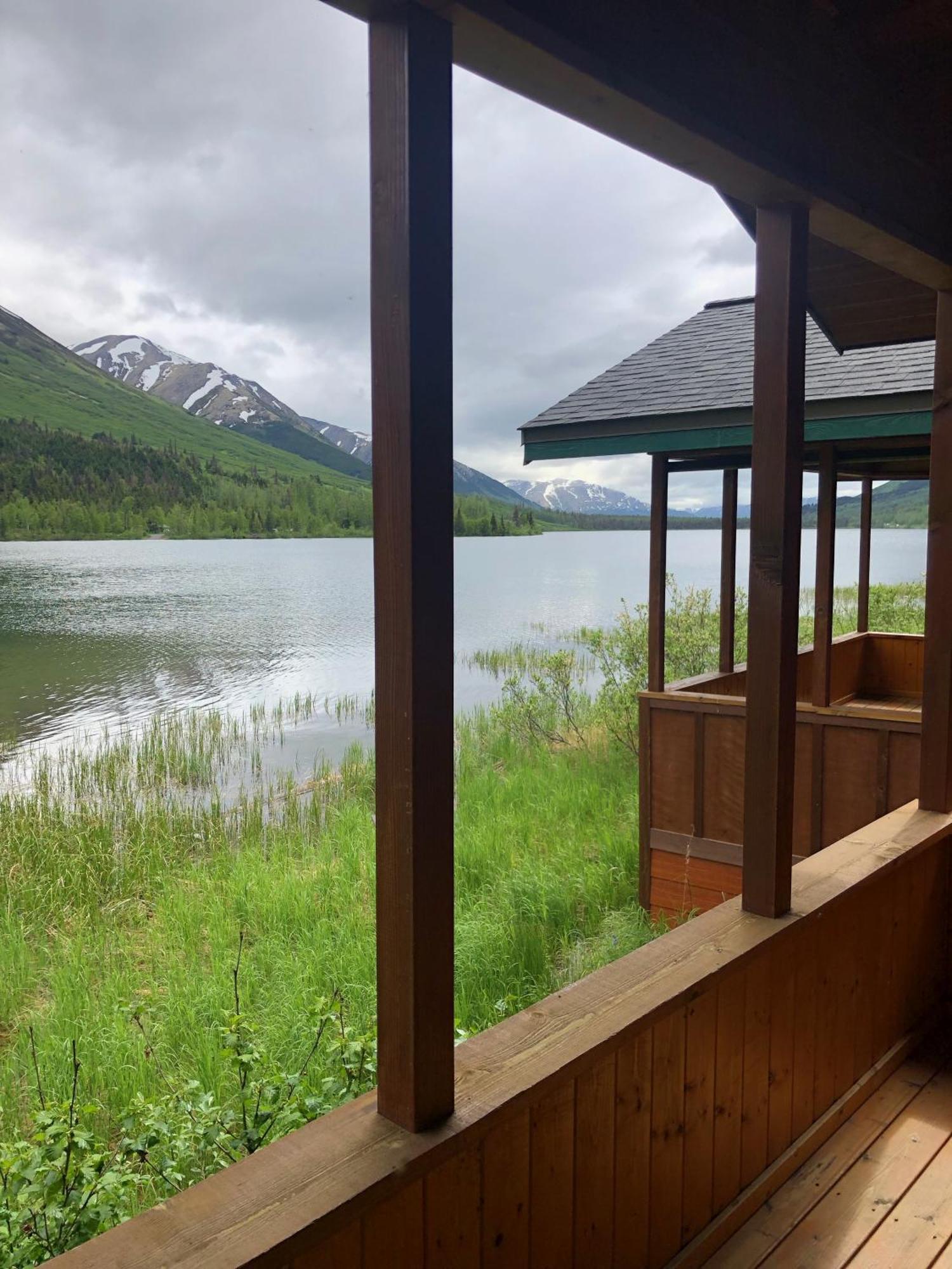Summit Lake Lodge Eksteriør bilde