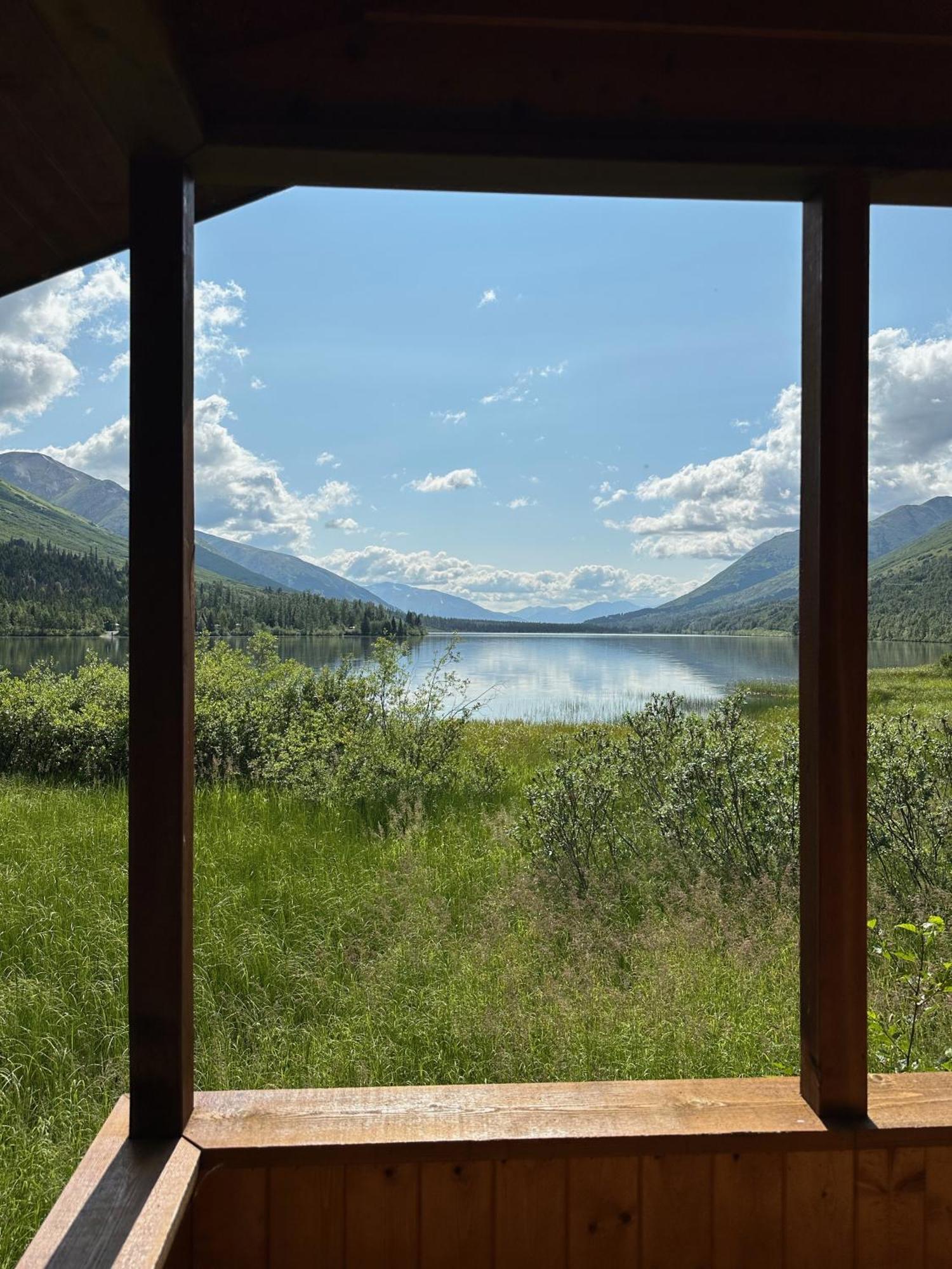 Summit Lake Lodge Eksteriør bilde