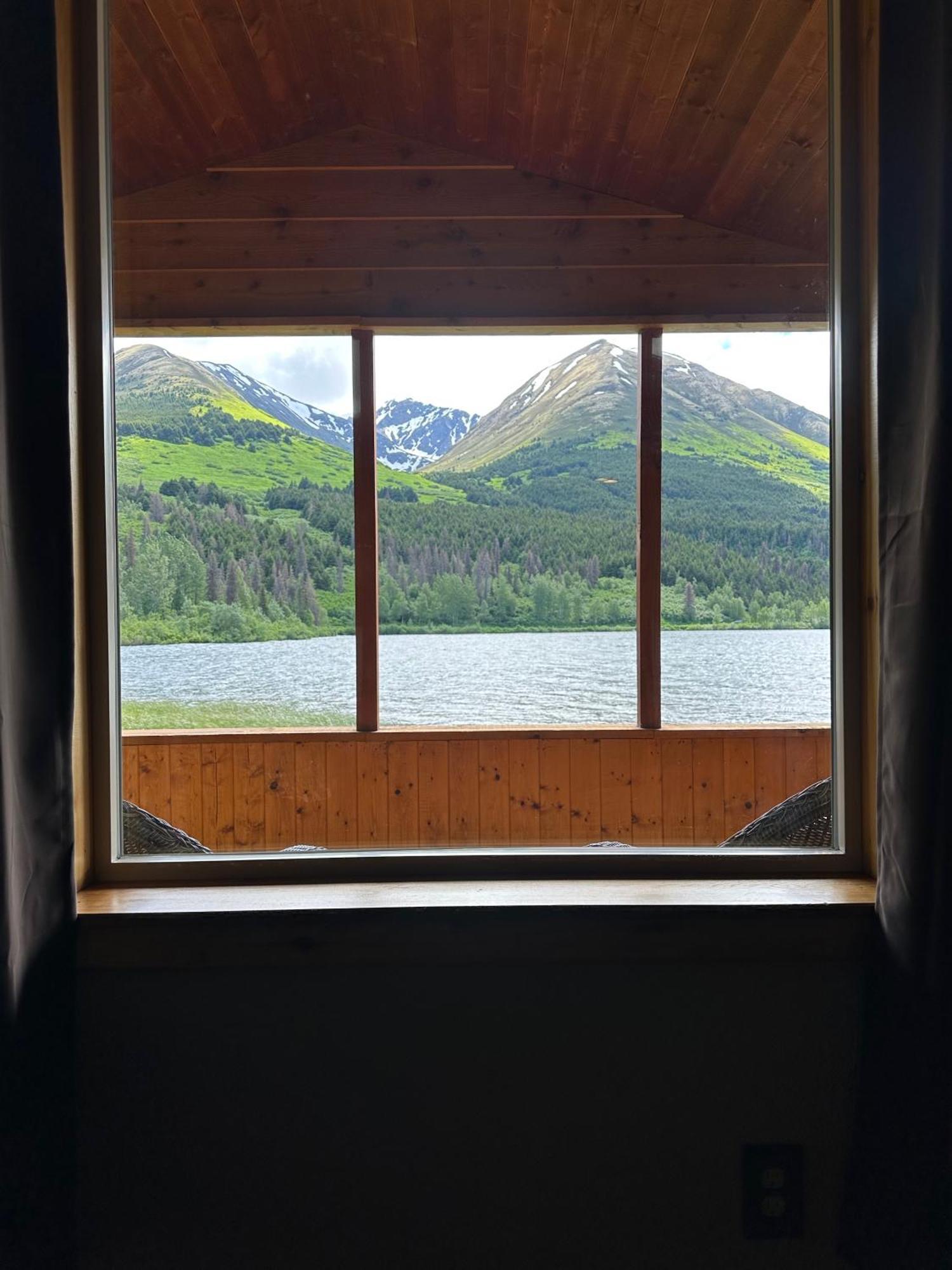 Summit Lake Lodge Eksteriør bilde