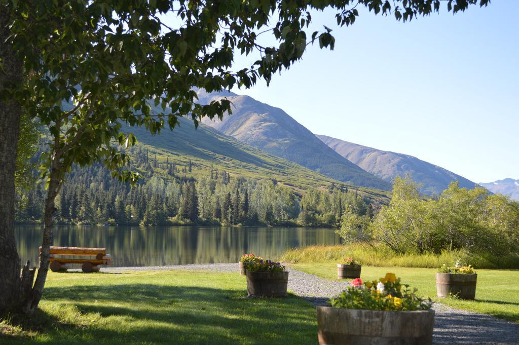 Summit Lake Lodge Eksteriør bilde