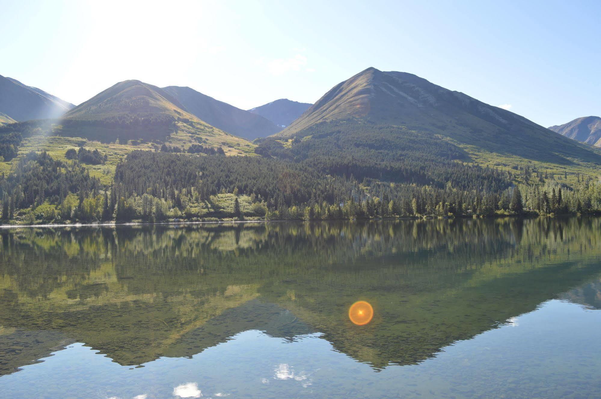 Summit Lake Lodge Eksteriør bilde