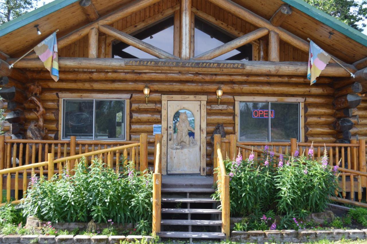 Summit Lake Lodge Eksteriør bilde